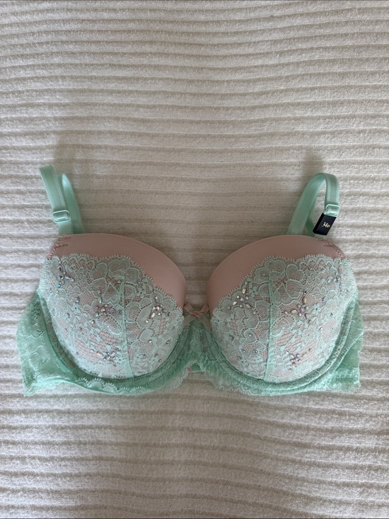 Victoria's Secret Other - Victoria's Secret Mint Green and Light Pink Lace Push-Up Bra